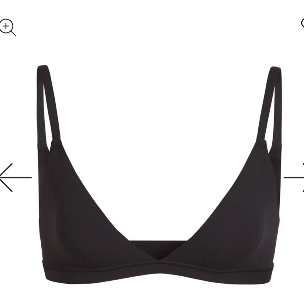 Skims Triangle Bra in Oynx